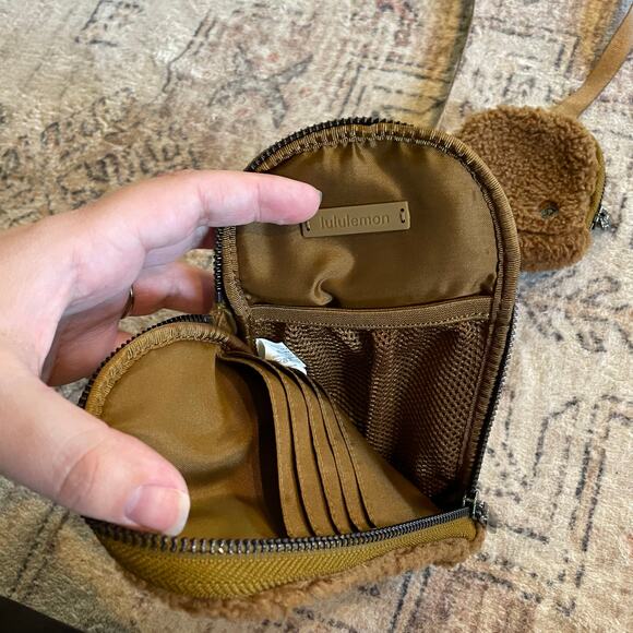 NWOT Lululemon Modular Phone Crossbody Bag Sherpa Fleece Burnt Caramel EUC - Picture 10 of 16